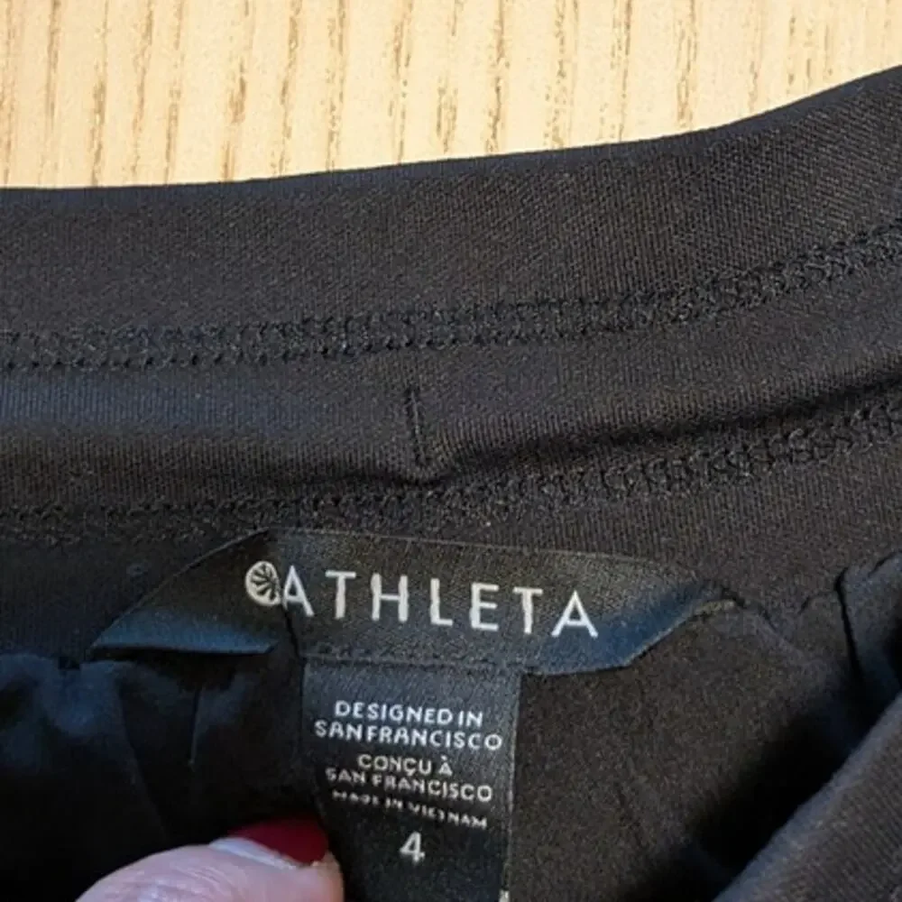 Athleta Apres Ski Shorts Womens 4 Black Quilted Nylon Wide Leg Relaxed Fit